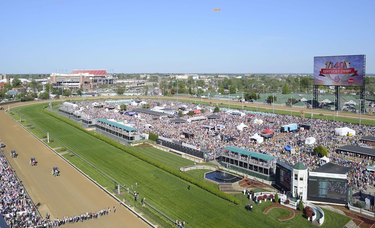 picture of kentuky derby race course 